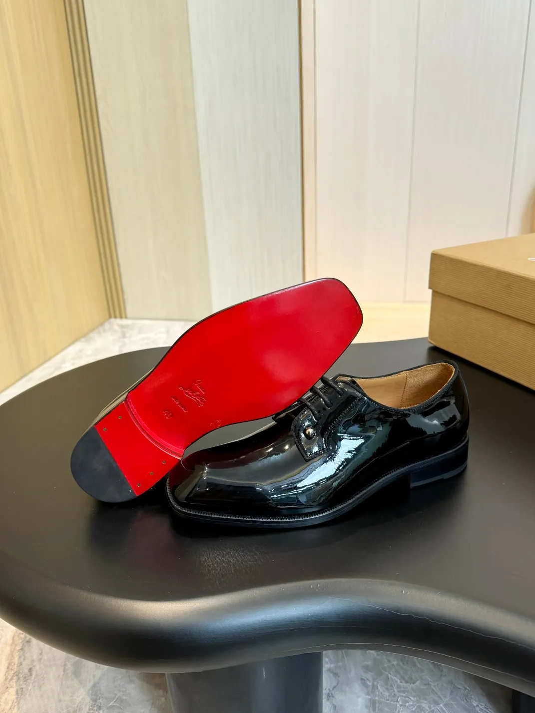 [CL red sole shoes] Top P: 1020💰 Size 39-44 (⚠️38.45.46.47 custom-made, non-returnable and non-exchangeable) 🆑High-end men's business formal leather shoes, original authentic top quality goods ••✅💯 Top original order purchasing agent! Original imported patterned cowhide ➕Imported cowhide lining ➕Cowhide feet ➕Original leather outsole~🉑️Feel free to compare the authentic ones!